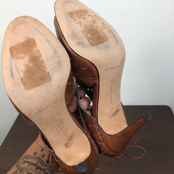 Manolo Blahnik Brown Perforated Open Toe Lace Back Sandals Heels Size 38 - Picture 10 of 10
